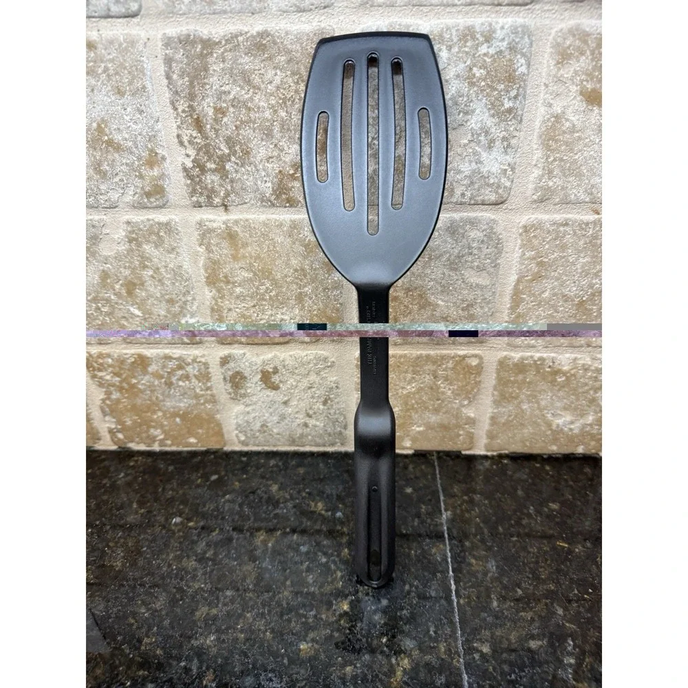 NEW Pampered Chef Black Nylon Slotted Spatula 2351 Flipper Turner Heat Resistant